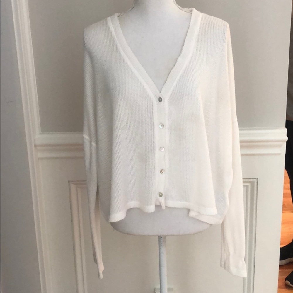 URBAN OUTFITTERS WHITE SWEATER
